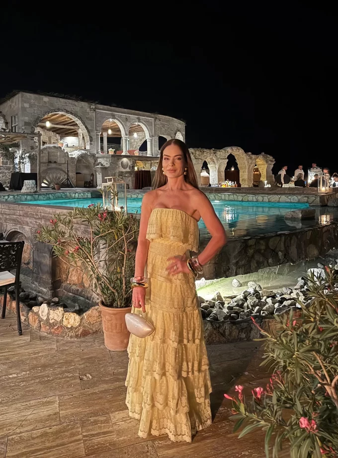 VESTIDO DE RENDA BORDADA