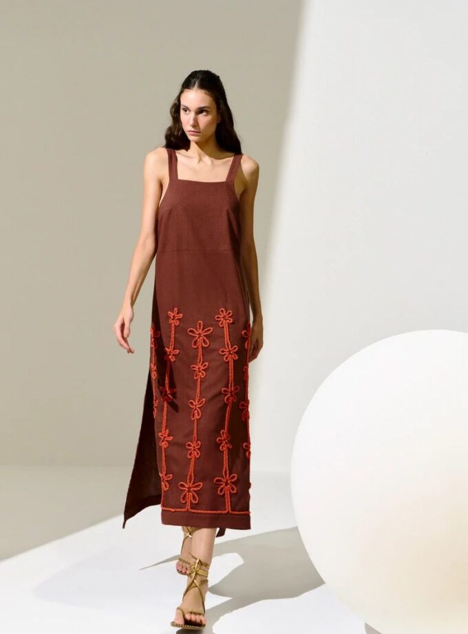 VESTIDO LONGO BORDADO COM RELEVO