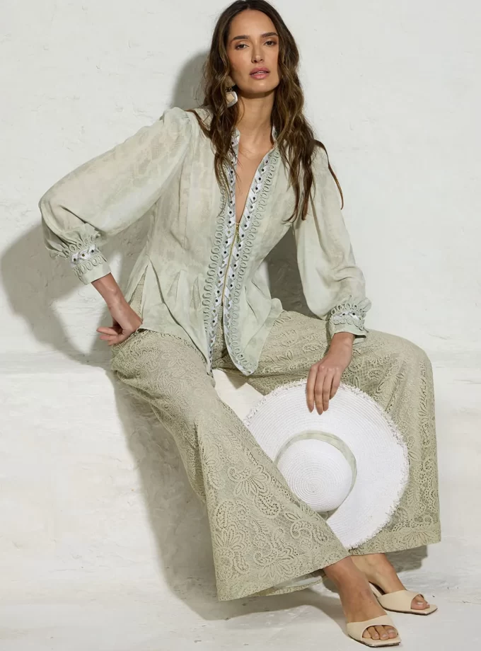 BLUSA BORDADA COM MANGAS BUFANTES