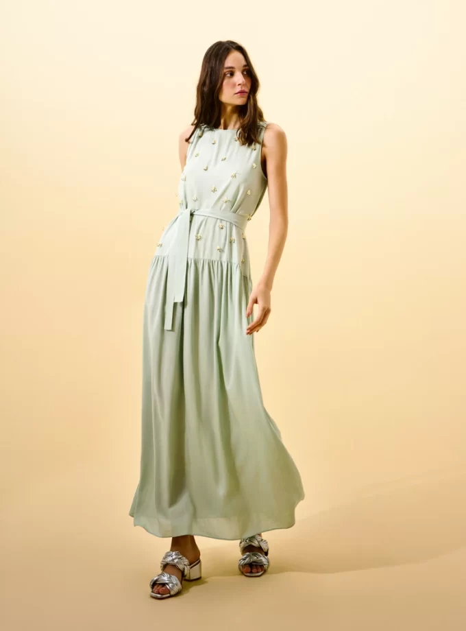 VESTIDO COM BORDADO MANUAL