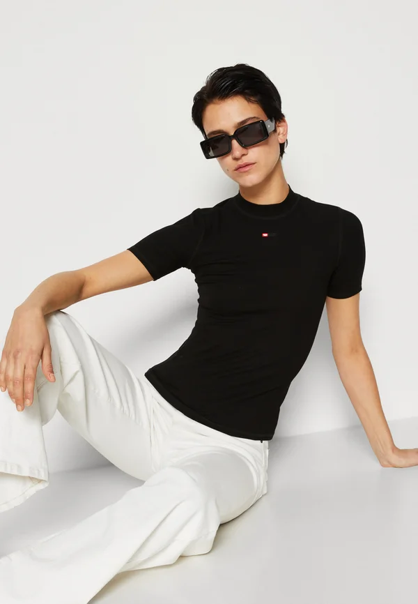 BLUSA CANELADA COM MANGA CURTA