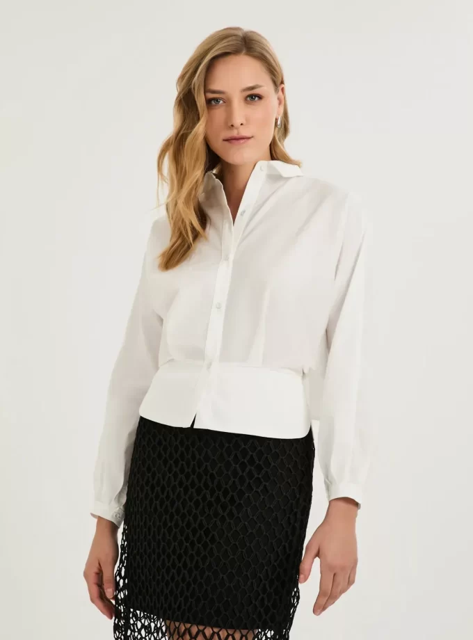 CAMISA COM PALA SOBREPOSTA E PREGAS