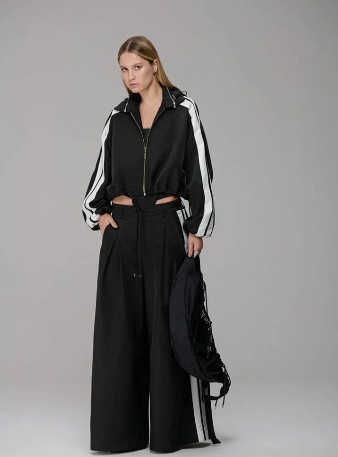 JAQUETA COM CAPUZ ESTILO SPORT